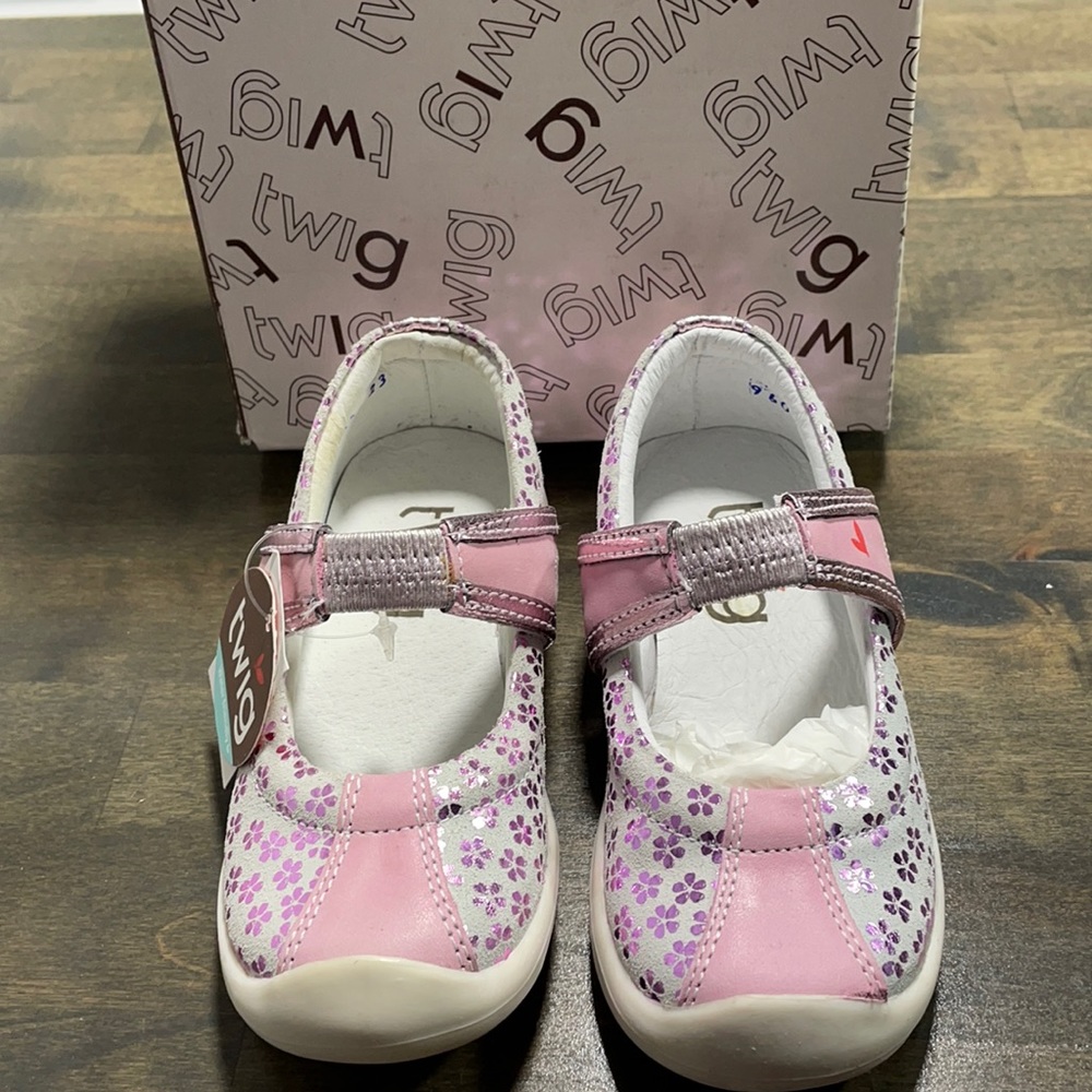 NWT Twig Girls Cyn Pink Print Leather Size EUR 23 Shoes